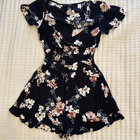 American Eagle Outfitters Black Floral Tie Front Cutout Romper, Size X-Small - Picture 8 of 8